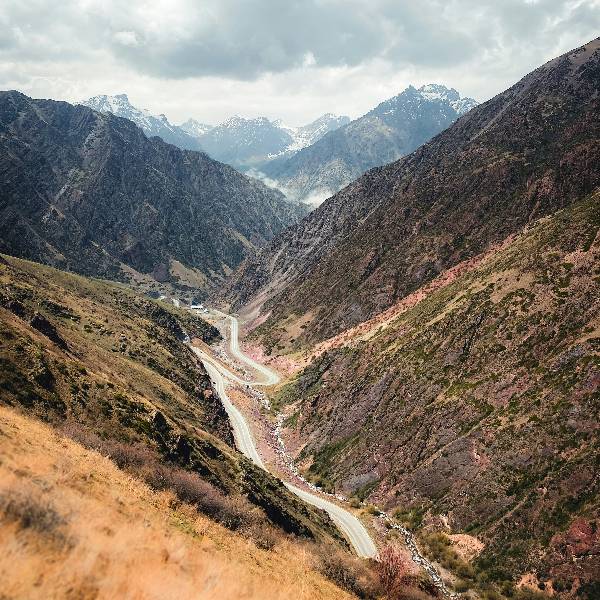 Vale ingusta alpinaKyrgysztan